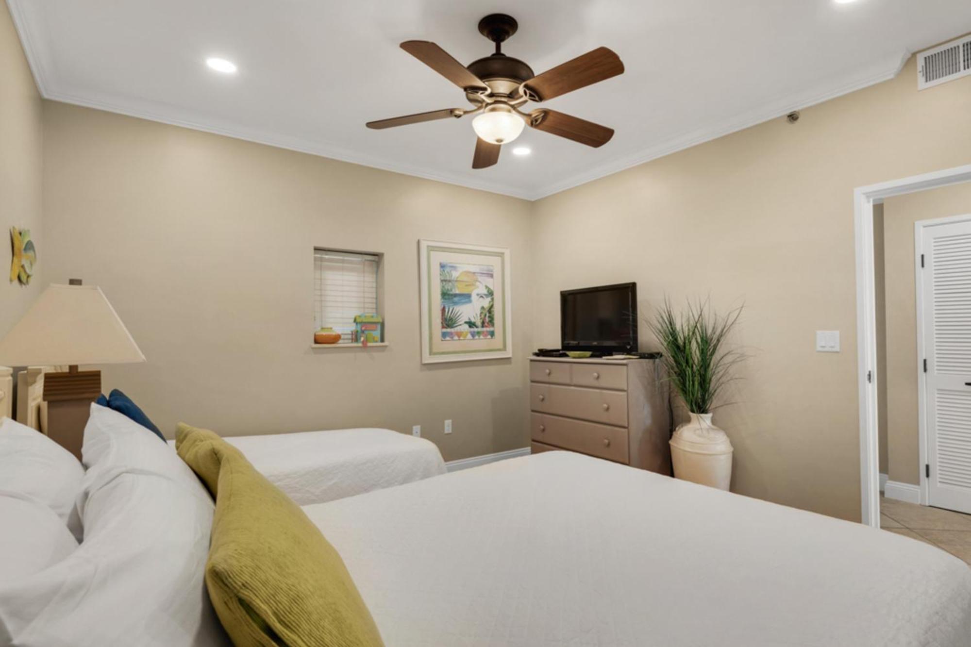 Tops'L Tides Destin Room photo